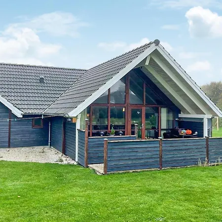 4 Bedroom Stunning In Holiday home Humble