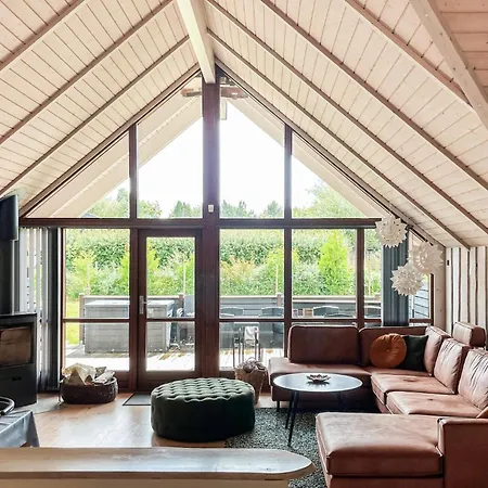Holiday home 4 Bedroom Stunning In