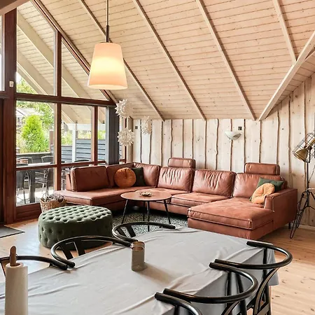 4 Bedroom Stunning In Holiday home *